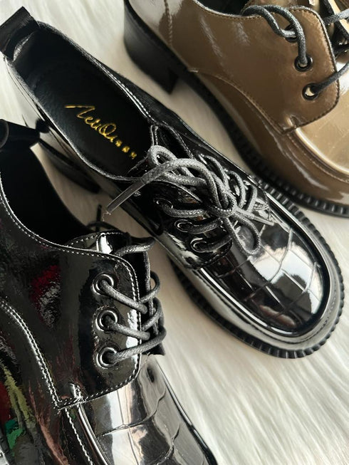 Minimalist Lace-up Platform Oxford Shoe